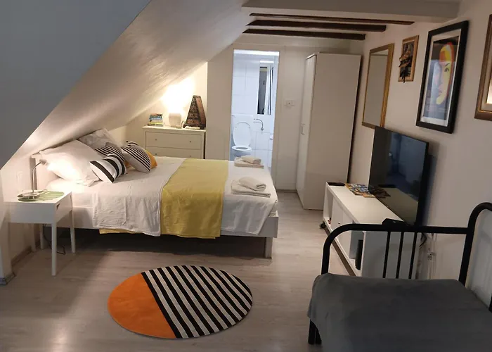 Funky Place, Near Center And Split