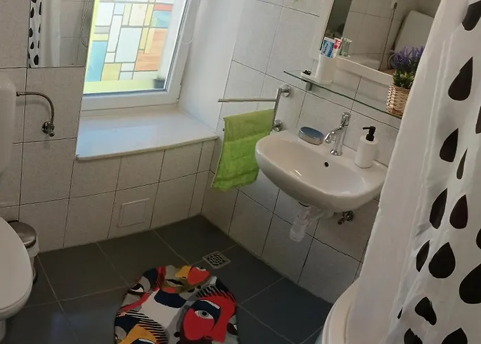 Funky Place, Near Center And * Split