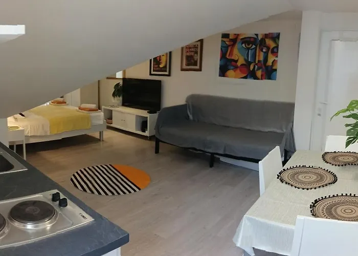 Funky Place, Near Center And * Split